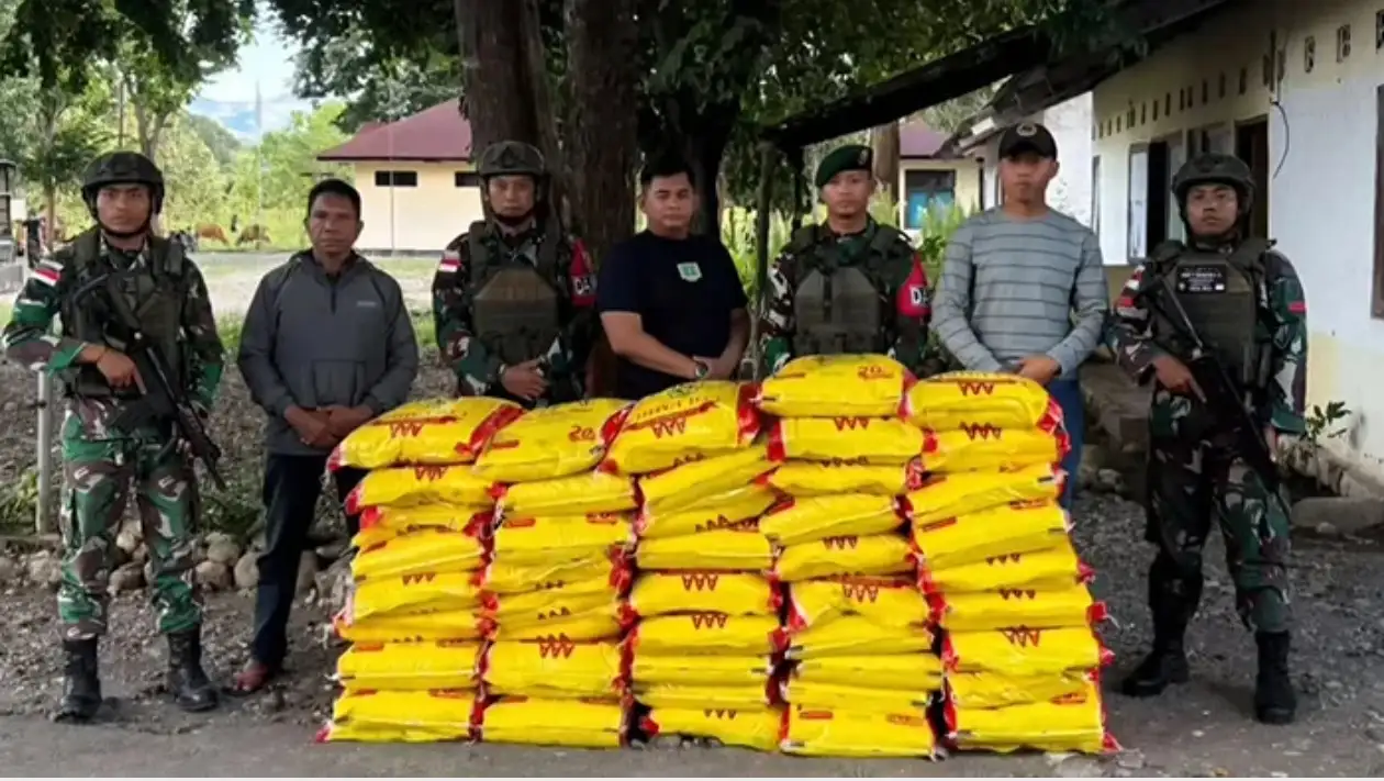 Satgas Pamtas Gagalkan Upaya Penyelundupan 47 Karung Beras Ilegal