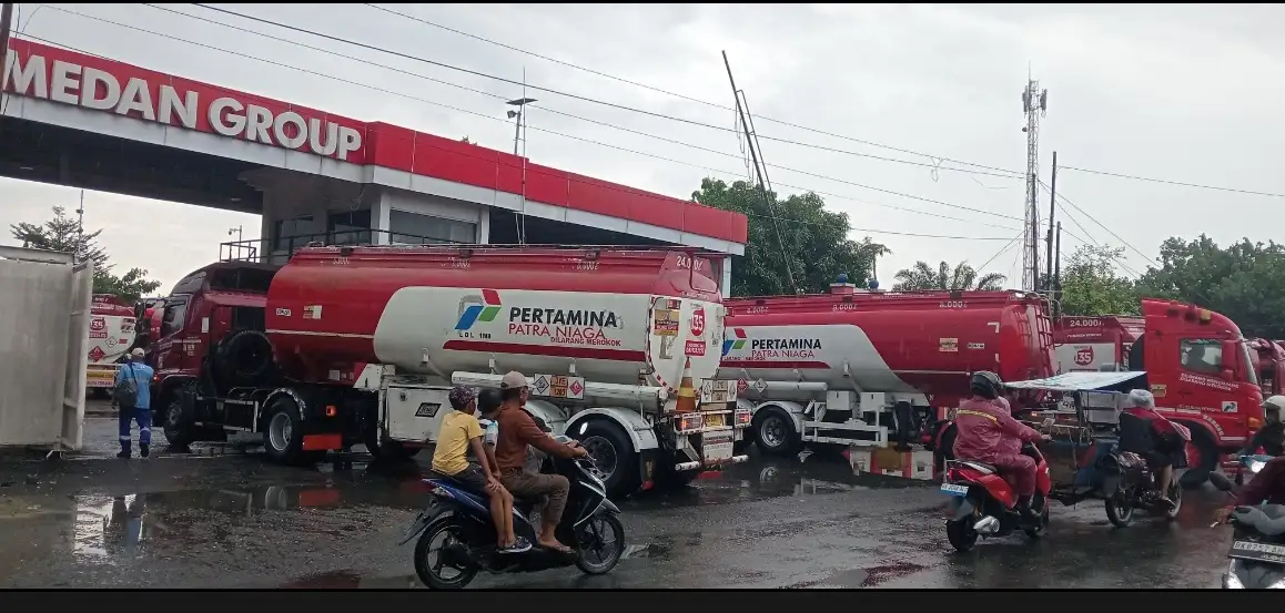 Minyak Solar Kosong, Mobil Tangki Menumpuk di Depot Pertamina Labuhan